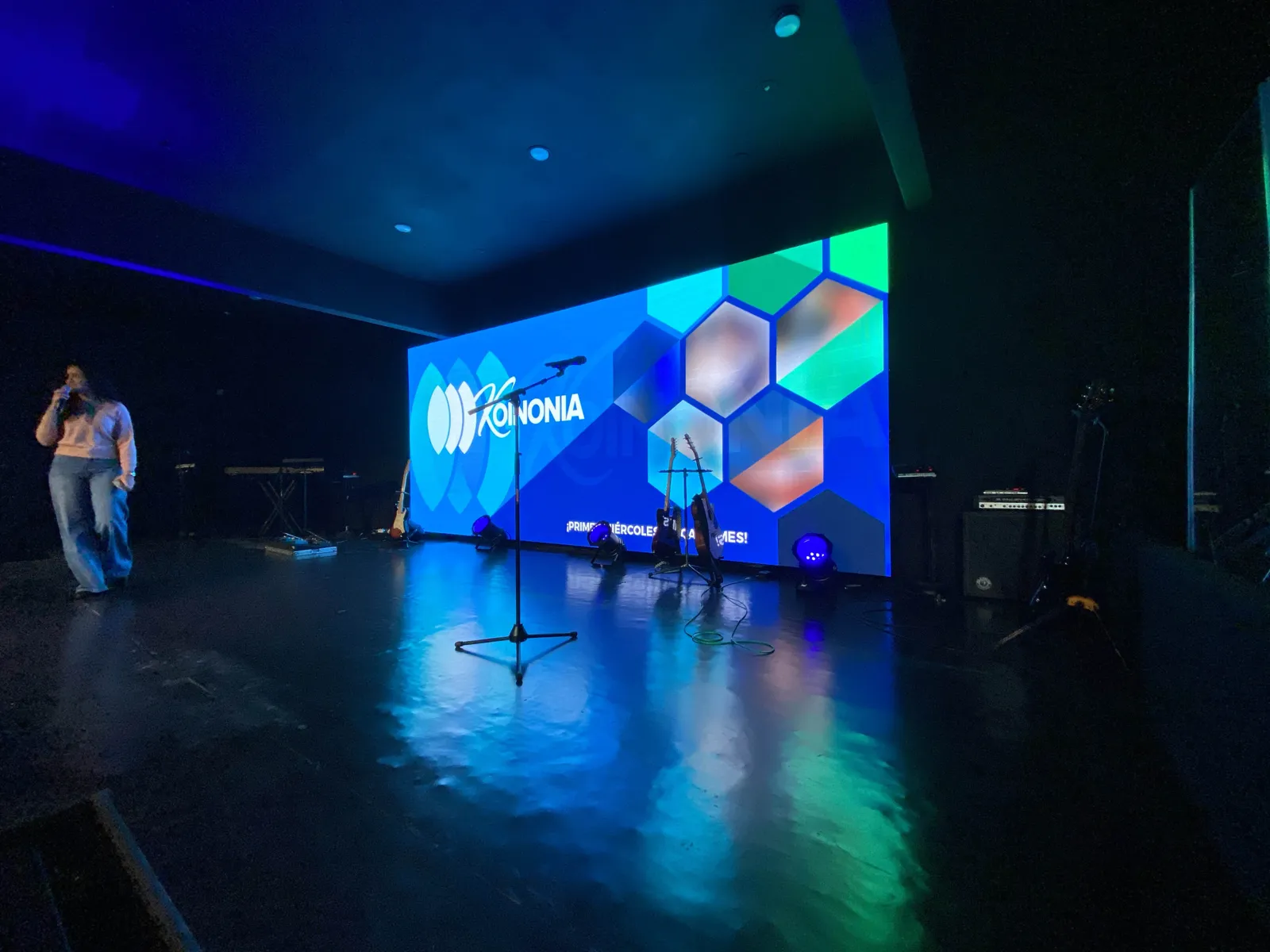 Church LEDs video wall installation