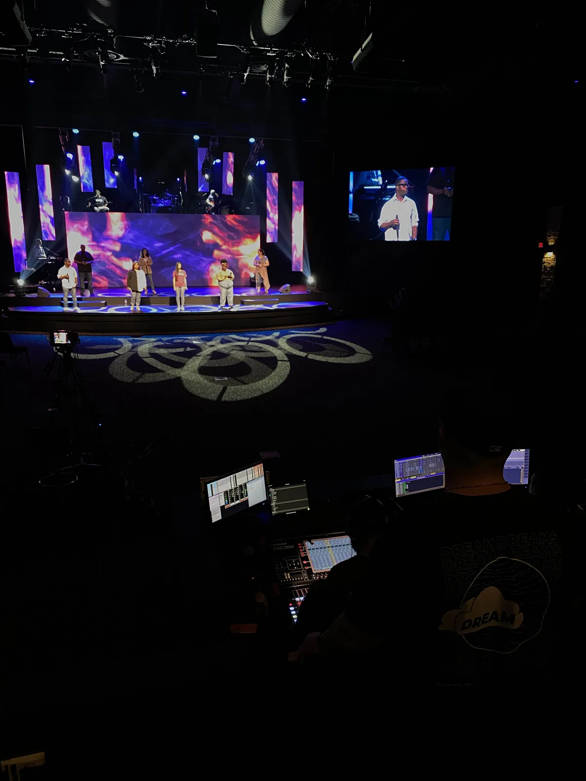Church LEDs video wall installation