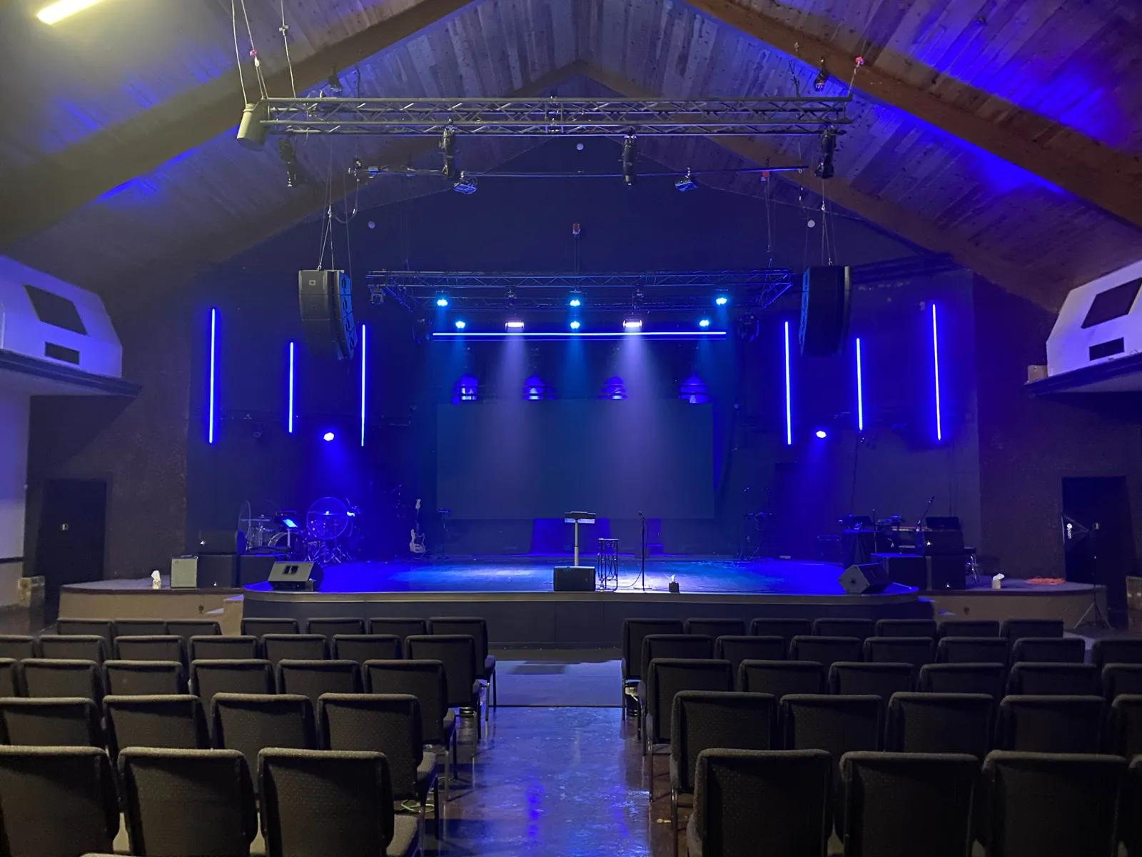 Church LEDs video wall installation