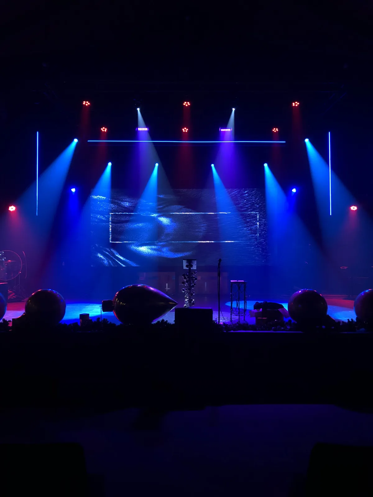 Church LEDs video wall installation