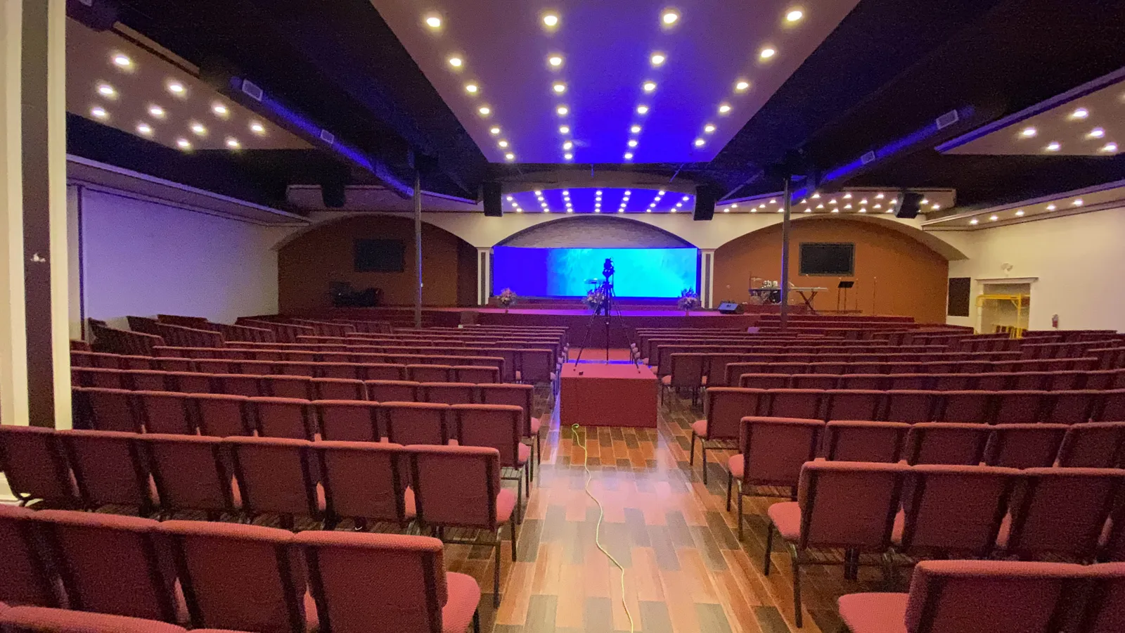 Church LEDs video wall installation